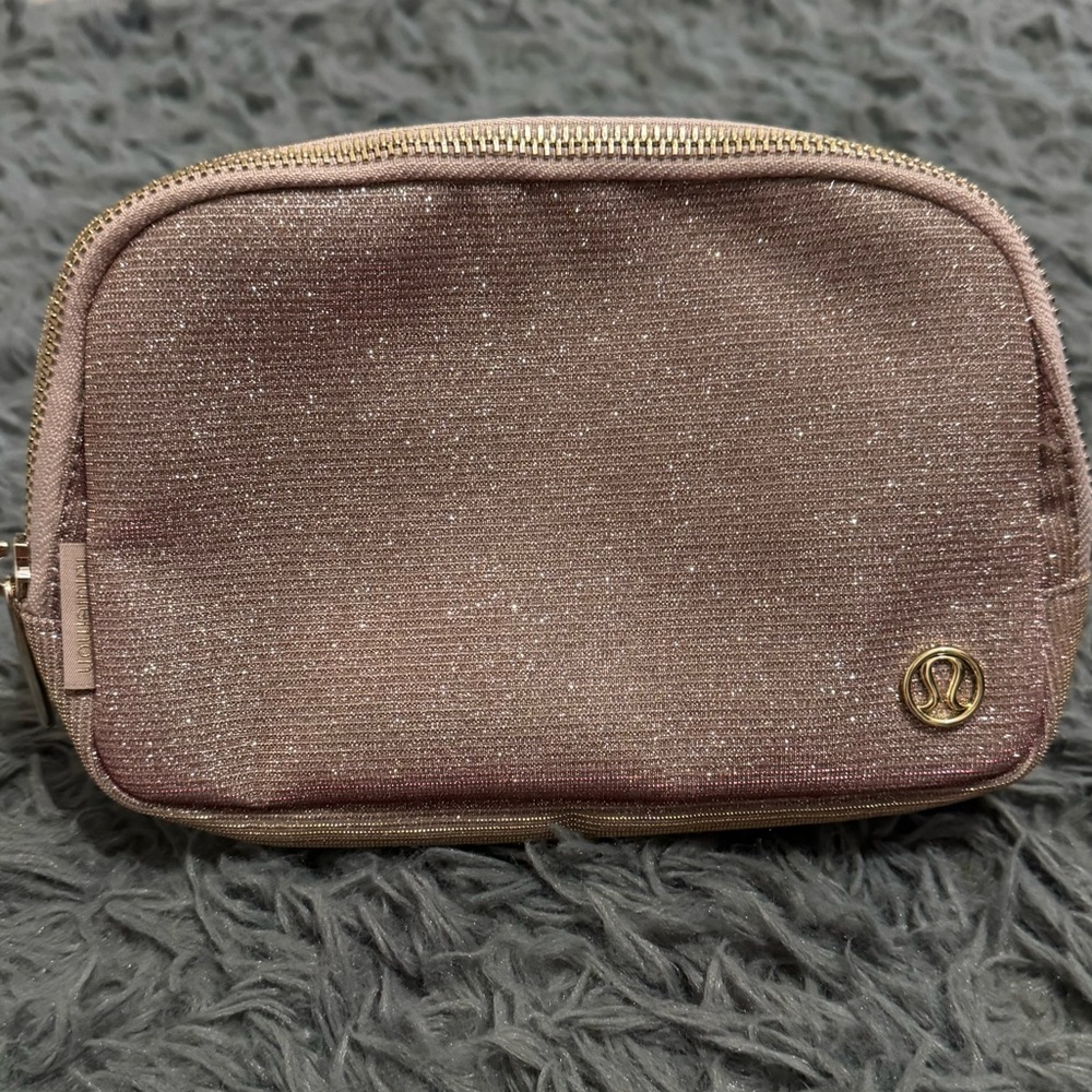 lululemon athletica Rose Gold Crossbody - Picture 4 of 9